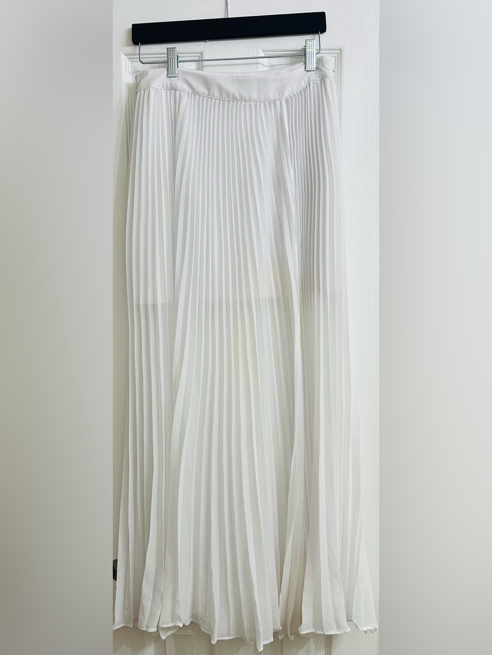 bebe White Pleated Maxi Skirt with Dual Front Slits - Picture 3 of 4